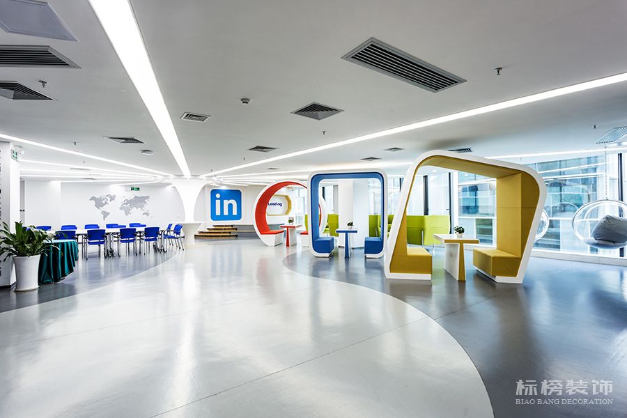 高層龍崗辦公室裝修怎么顯得有企業(yè)文化，體現(xiàn)公司特色